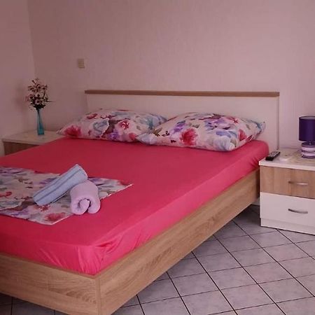 Studio Apartmani Ravlic Макарска Екстериор снимка