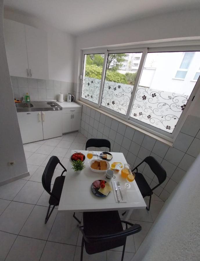 Studio Apartmani Ravlic Макарска Екстериор снимка