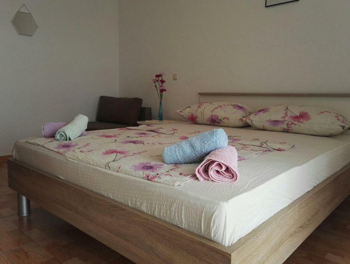 Studio Apartmani Ravlic Макарска Екстериор снимка