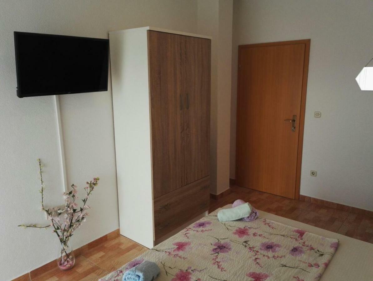 Studio Apartmani Ravlic Макарска Екстериор снимка